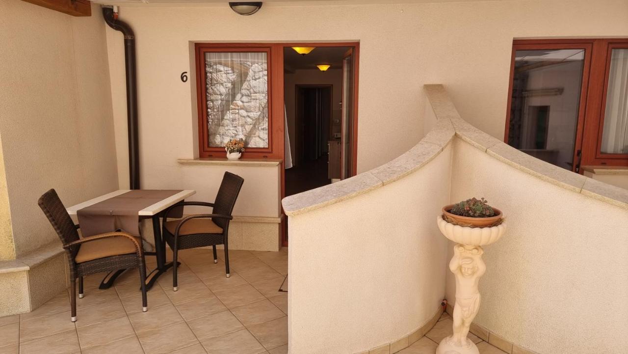 Apartmani Sidro Malinska Ngoại thất bức ảnh