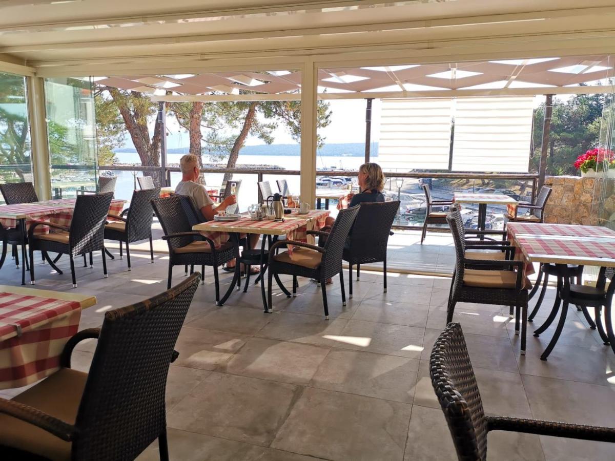 Apartmani Sidro Malinska Ngoại thất bức ảnh