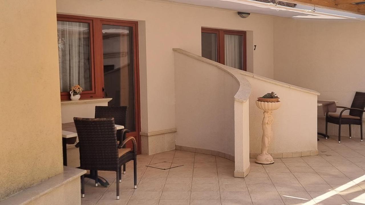 Apartmani Sidro Malinska Ngoại thất bức ảnh